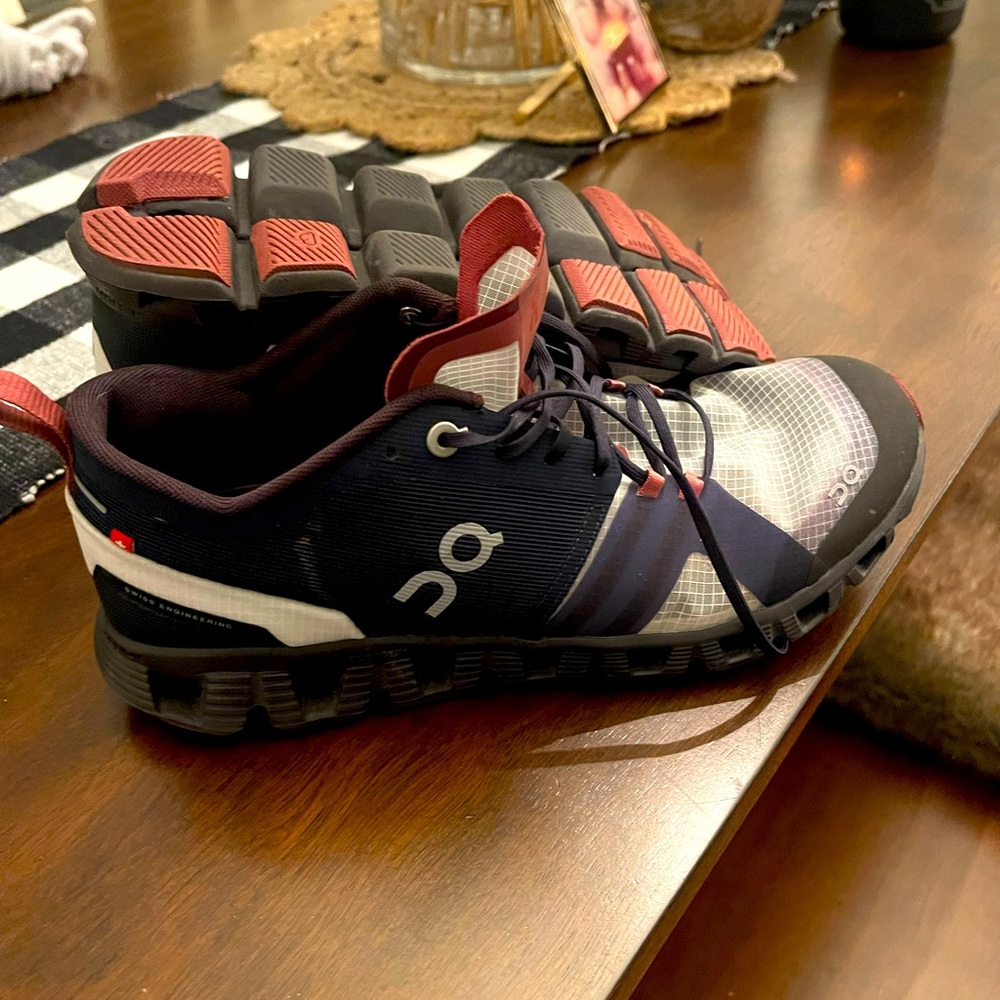 ON running shoes like new. Worn maybe 5 times. Size 9. Excellent condition.